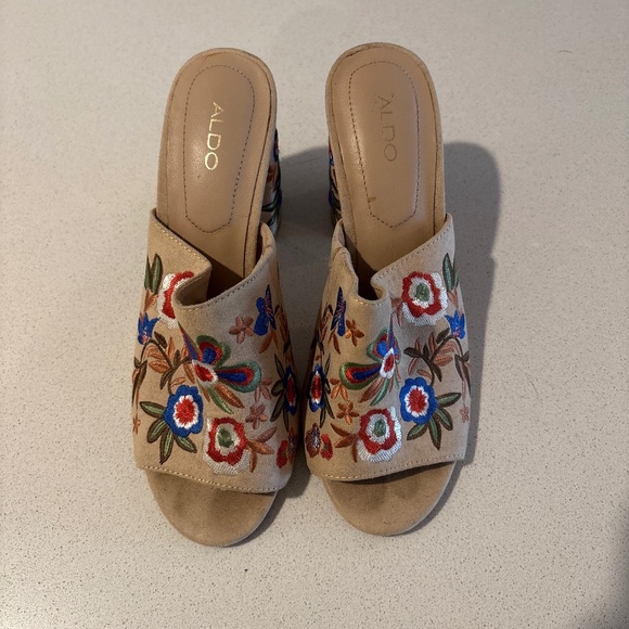 Aldo Floral Heels - Picture 1 of 3